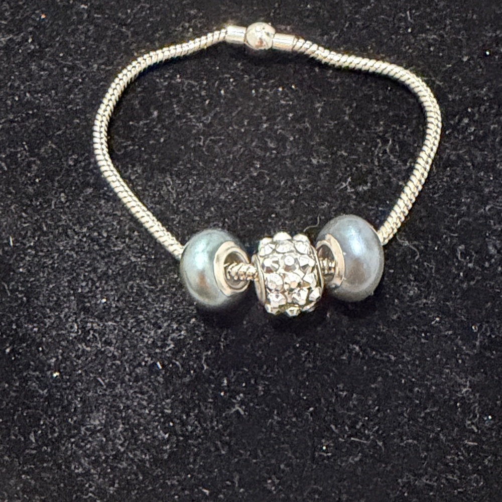 Elegant Silver Bracelet with Crystal Accents